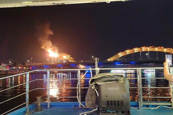 Experience Da Nang Han River Local Cruise by Night - The 9 PM fire and water show
