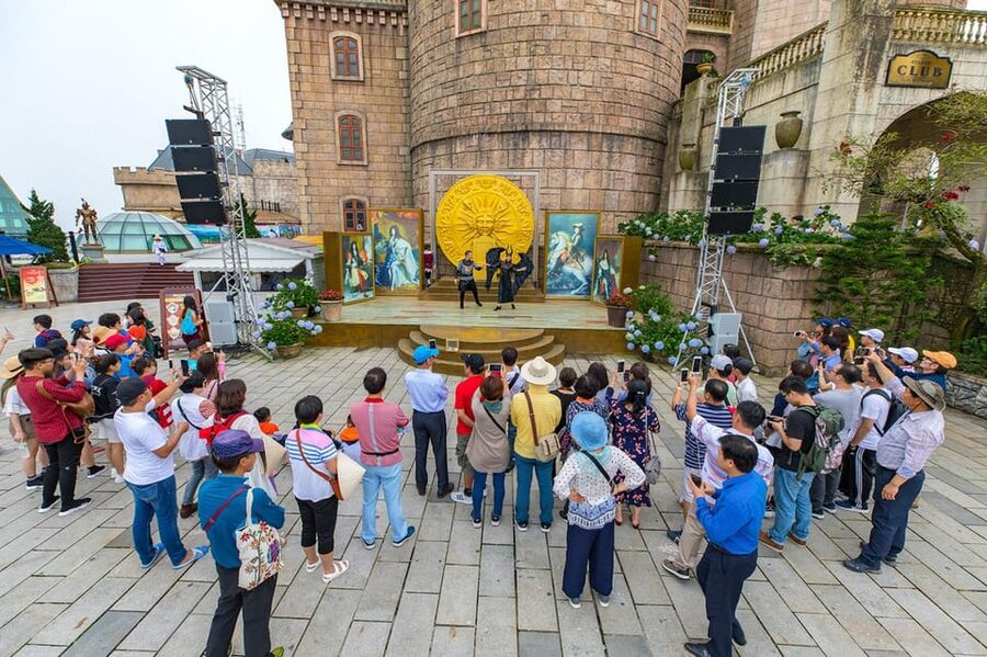 From Da Nang: Full-Day Ba Na Hills and Golden Bridge Tour - Who should book this day trip