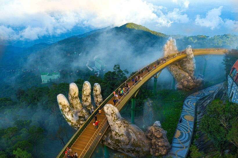 From Da Nang/Hoi An: Ba Na Hills and Golden Bridge Day Trip - The early minivan ride from Da Nang or Hoi An