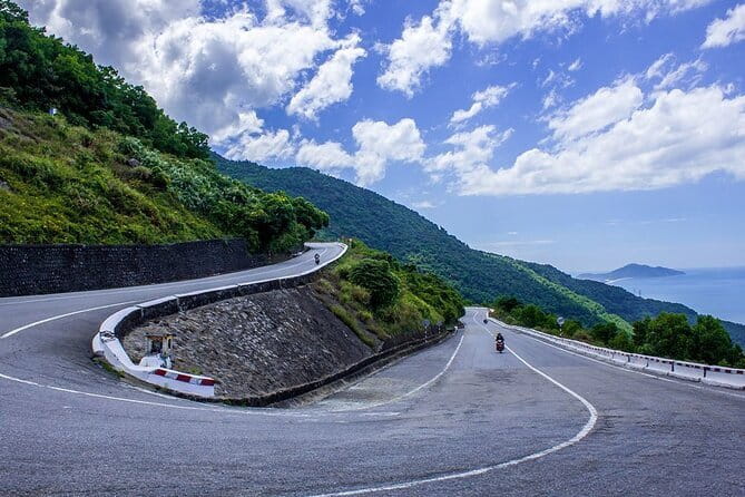 Hai Van Pass, Lang Co Bay & Lap An Lagoon PRIVATE TOUR - Choosing the right ride for the pass