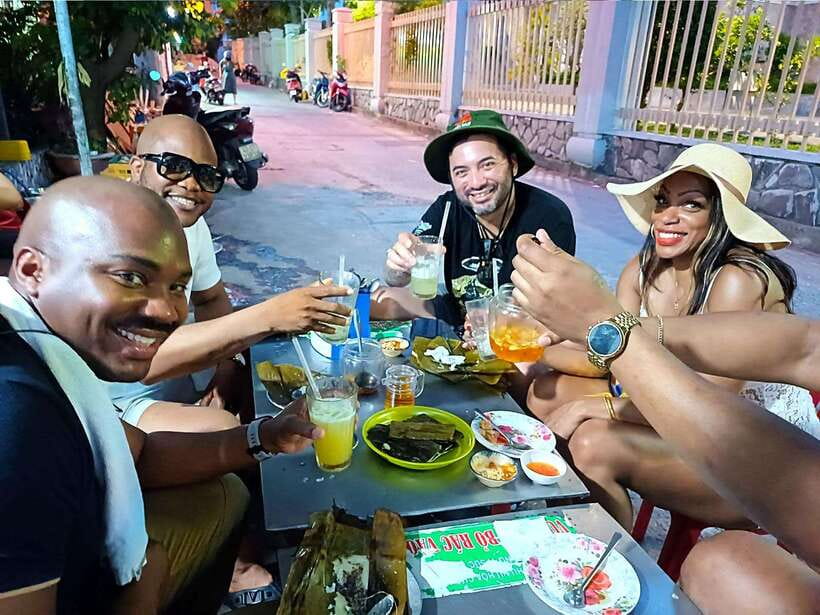 Hoi An/Da Nang: Da Nang Food Tour & Cruise Trip on Han River - Han River cruise at about 8 pm