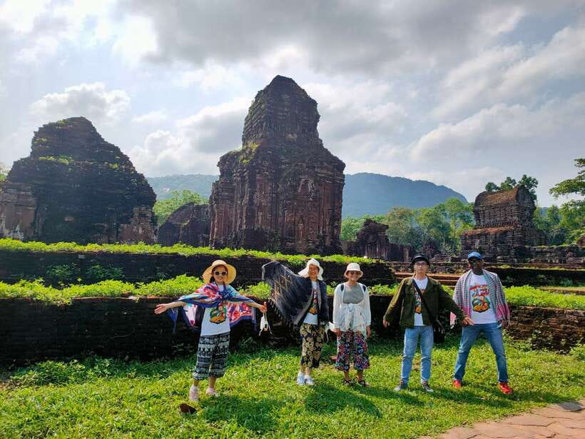 Hoi An/Da Nang: My Son Sunset Tour, Boat Trip with Brunch - Champa performances add sound to the ruins