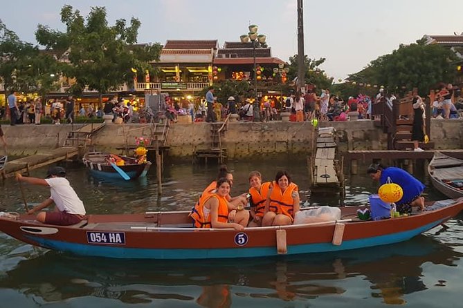 Hoi An Nightlife Tour with Hoi An Ancient Walking Tour, Boat Ride, Night Market - The Japanese Covered Bridge in a 15-minute stop