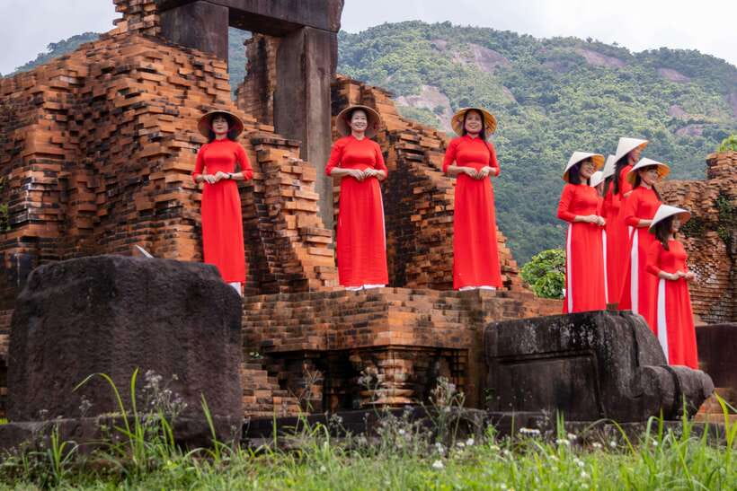 Hoi An: Private Car to Hue with Fabulous Stops Along the Way - Lang Co Beach: a peaceful pause beside the water