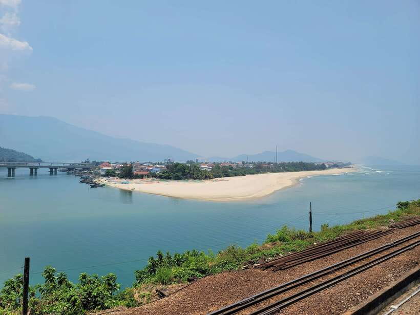 HOI AN TO HUE VIA HAI VAN PASS BY EASY RIDER - Hai Van Pass from the back of a motorbike
