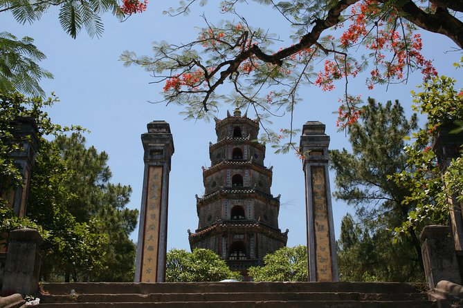 Hue City and The Citadel via Hai Van Pass Daily Small Group Tour - Entering Hue Imperial City through Noon Gate