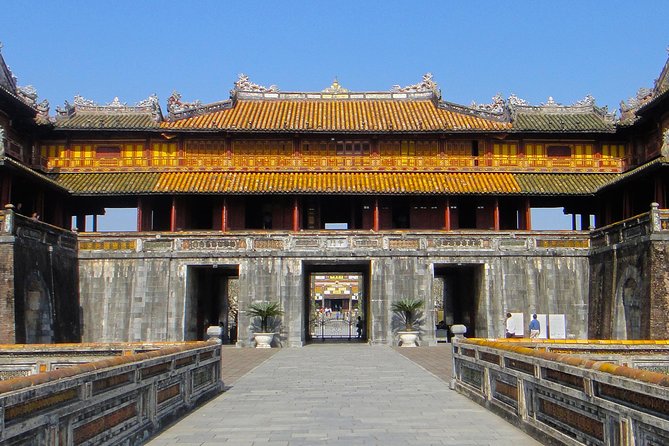 Hue full day tour: Hue Citadel, Thien Mu Pagoda and Tomb of Khai Dinh - Hue Imperial City: the essential but brief visit