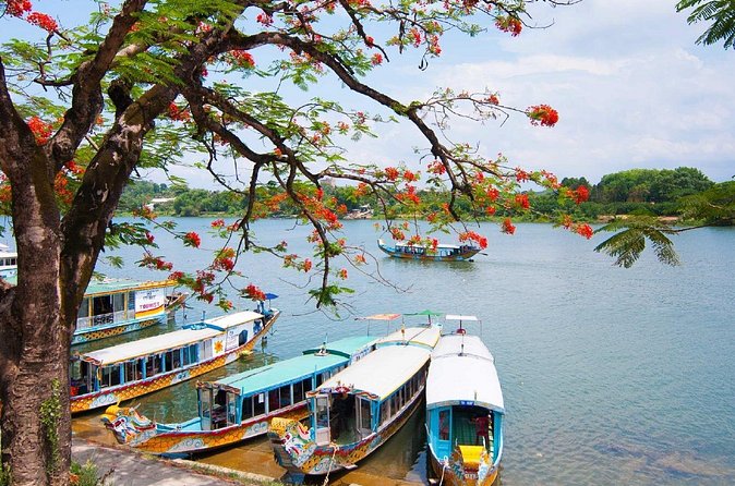 Hue Imperial City & Hai Van Pass Small Group Tour from Da Nang – Full Day - What the Guide Adds to the Day