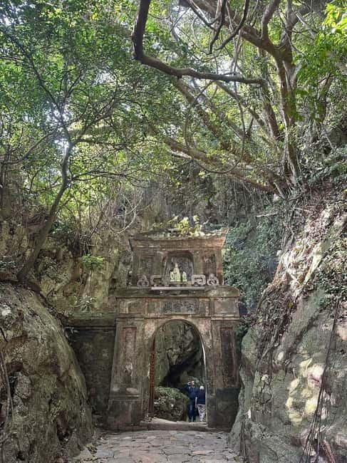 Hue: Private Car to/from Hoi An via Multi Attractions(1-Way) - What the private car is really worth