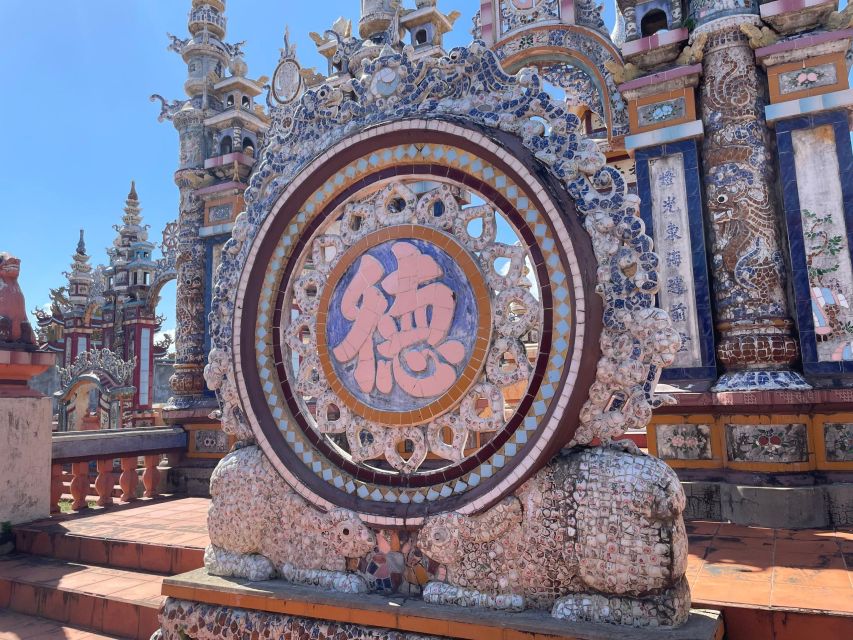 Hue: Transfer To Hoi An via Marble Moutain& An Bang Cemetery - A brief pass through Da Nang