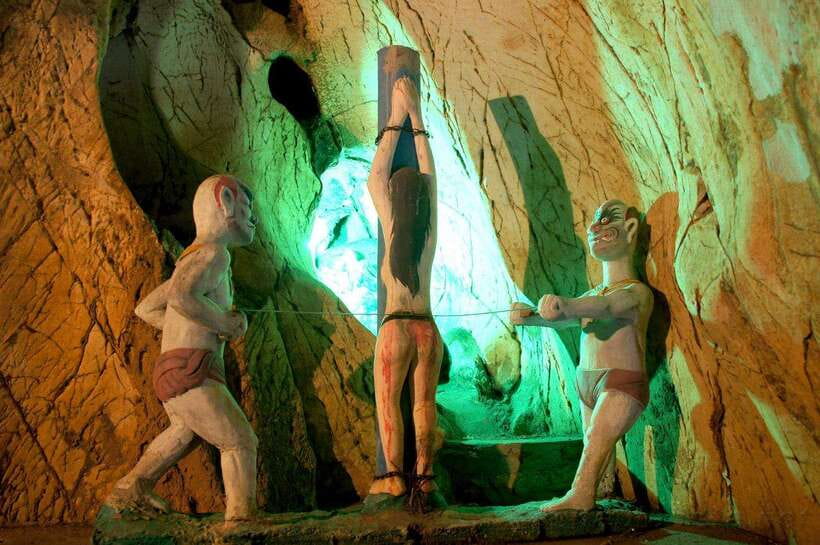 Marble Moutains, Monkey Islands, and Hell Cave Luxury Tour - Climbing Marble Mountains Step by Step