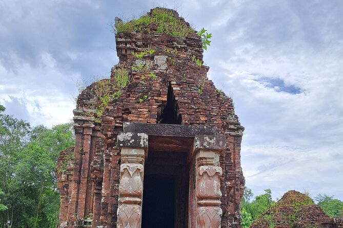 My Son Sanctuary and Marble Mountains from HOI AN OR DA NANG - Guides can make or break the day