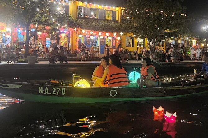 Night Boat Ride in Hoi An- Colourful Lanterns-Pick up at 16:30p.m - Lanterns and the Night Market