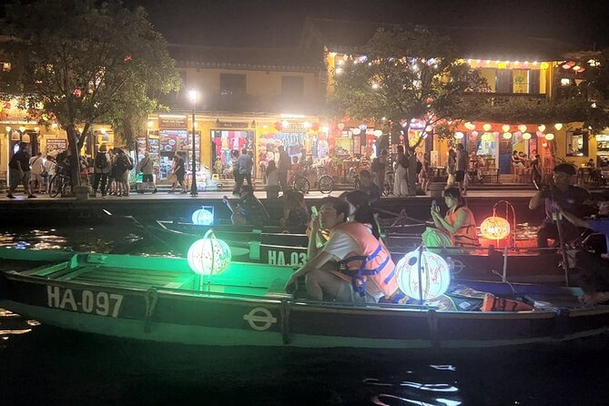 Night Boat Ride in Hoi An- Colourful Lanterns-Pick up at 16:30p.m - Who will enjoy this evening most