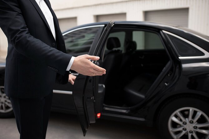 Private Car To Golden Bridge and Back from Hoi An/Da Nang - Meeting your driver for the return journey