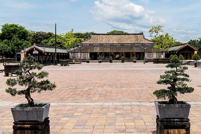 Private Full-Day Tour of Hue from Da Nang or Hoi An City - Thien Mu Pagoda and a moving piece of modern history