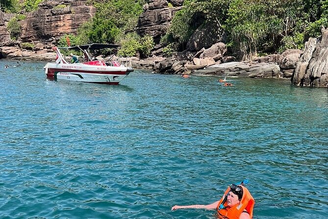 Real snorkel trip by speedboat with small group on Cham island - Tai Island and the fish-feeding stop