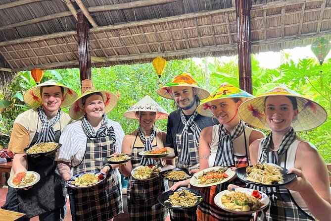 RICE PAPER Noodle Making Experience & Hoi An Cooking Class Class - Shopping for ingredients before the cooking class