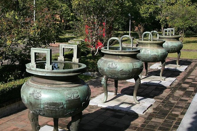 Round Trip: Da Nang/Hoi An – Hue with English-Speaking Driver - Minh Mang’s tomb and the order of Nguyen royal spaces